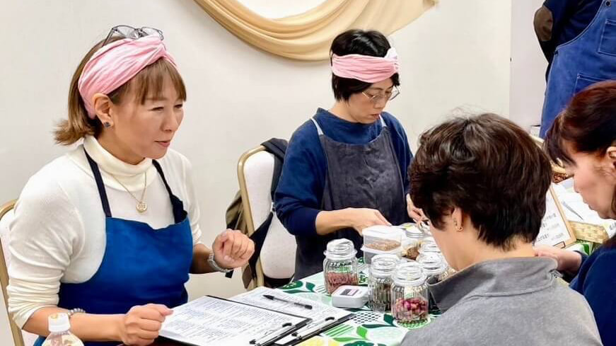 体質診断と耳マッサージのブース風景