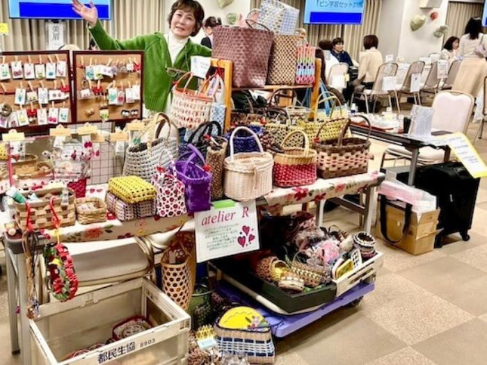 美女フェスで手作り雑貨を販売してるブースの画像